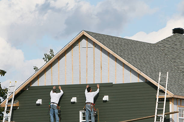 Professional Vinyl Siding technician working in South Solon, OH